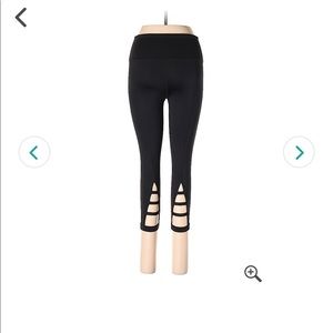 Black yoga pants. Capri length of 29 inches.